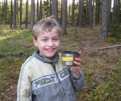 Kanongott med varmchoklad efter en utedag i skogen